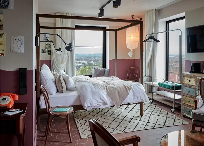 Hotell 25hours Tour Düsseldorf