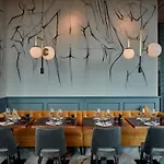Hotell 25hours Tour 4*
