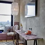 Hotell 25hours Tour