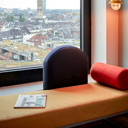 25hours Tour Szálloda 4*