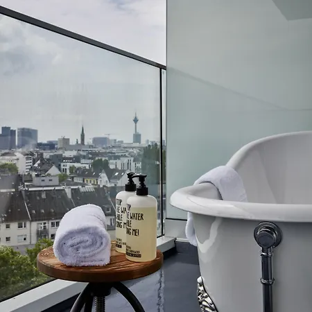 Hotell 25hours Tour