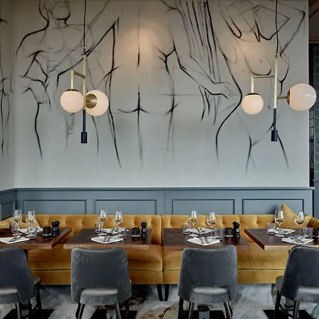 Szálloda 25hours Tour