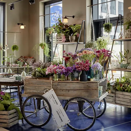 Szálloda 25hours Tour