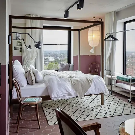 25hours Tour Hotel 4*
