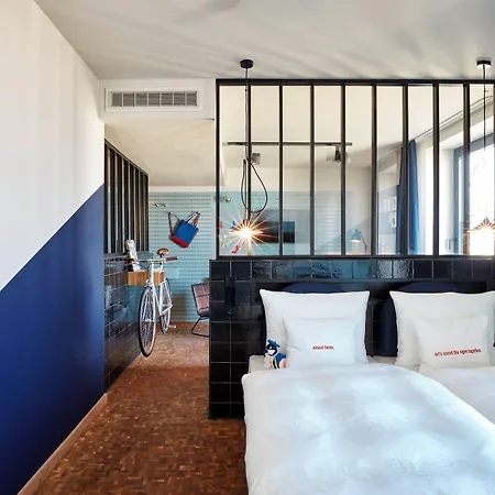 Hotel 25hours Tour