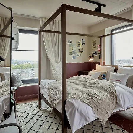 Hotel 25hours Tour 4*