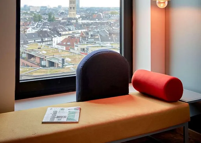 25hours Tour Szálloda 4*