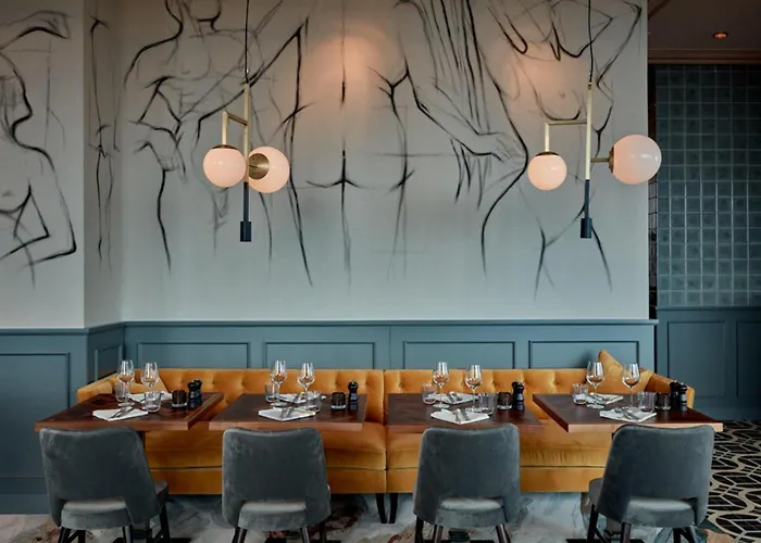 ホテル 25hours Tour 4*