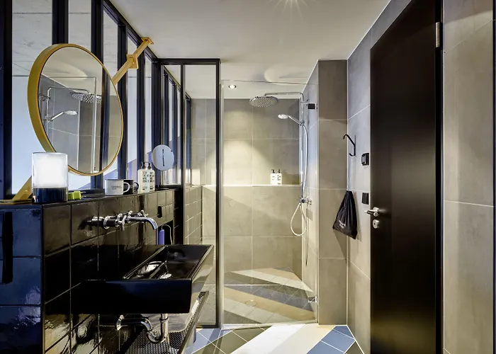 Szálloda 25hours Tour