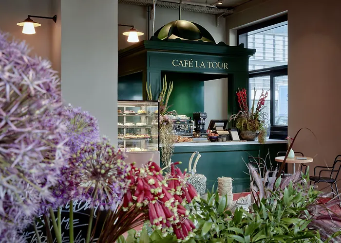 ホテル 25hours Tour 4*