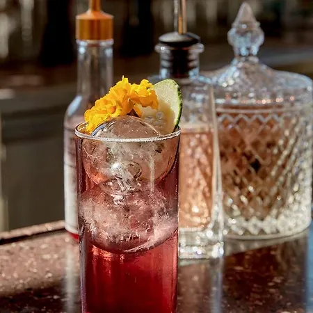 Hotel 25hours Tour 4*