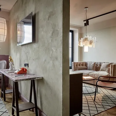 25hours Tour Hotel 4*